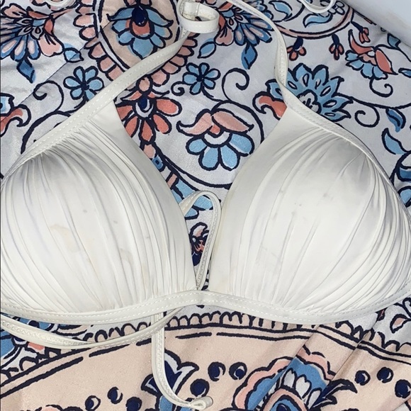 White bikini top - Picture 1 of 2